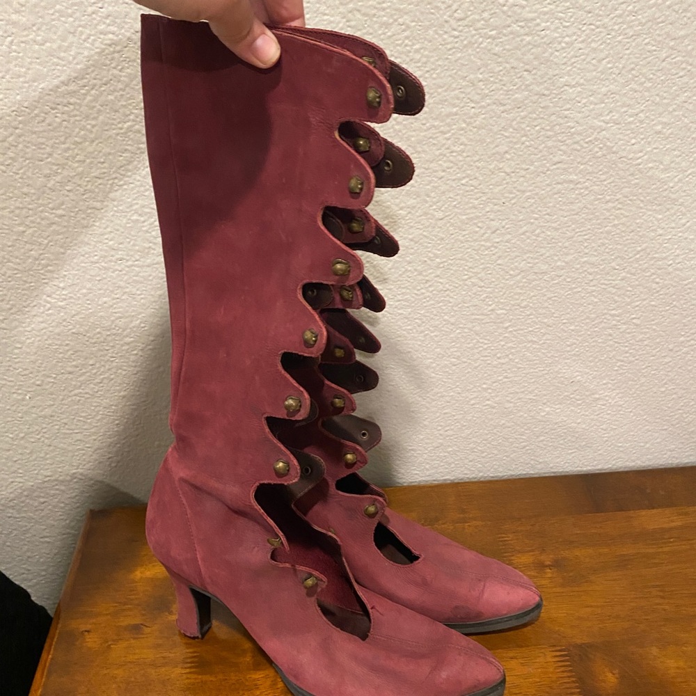 Vintage Betsey Johnson Purple leather booties sz 8